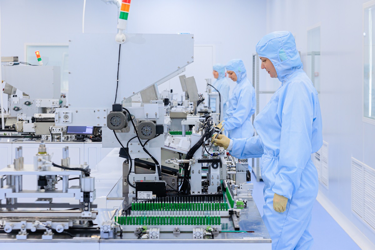 Серийное производство комплектующих для систем взятия крови запустили в Свердловской области при поддержке ФРП