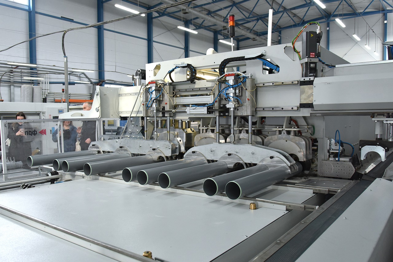Линия по производству пластиковых труб для систем ЖКХ запущена с господдержкой в Свердловской области