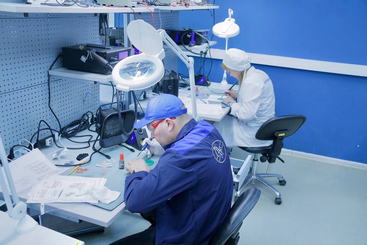 Министерством промышленности и науки Свердловской области проведен конкурс профессионального мастерства «Славим человека труда!» в номинации «Лучший монтажник радиоэлектронной аппаратуры»