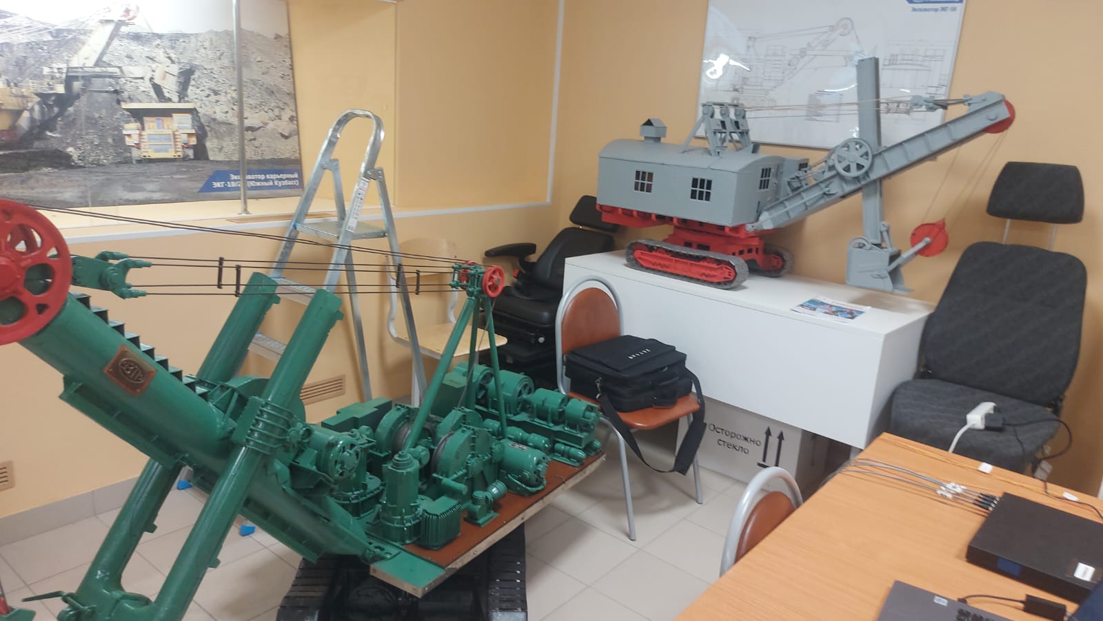 Первый Заместитель Губернатора Свердловской области А.В. Шмыков посетил с рабочим визитом Уральский государственный горный университет