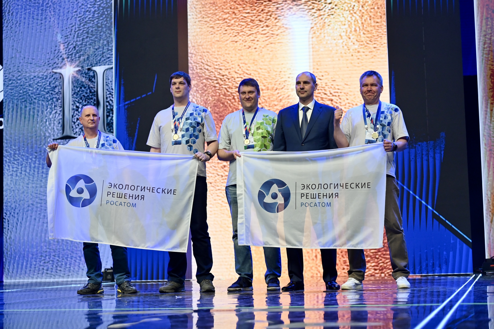 Денис Паслер и Алексей Лихачёв поздравили победителей чемпионата профмастерства AtomSkills-2025