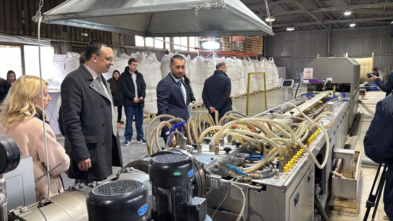 Применение инновационной технологии бестраншейного восстановления коммунальных сетей масштабируют в Березовском