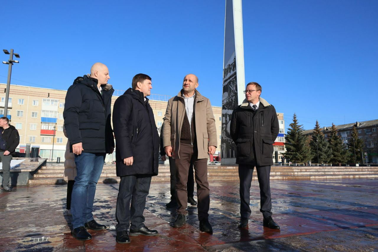 Алексей Шмыков познакомил Артёма Жогу с историей и промышленным потенциалом Каменск-Уральского